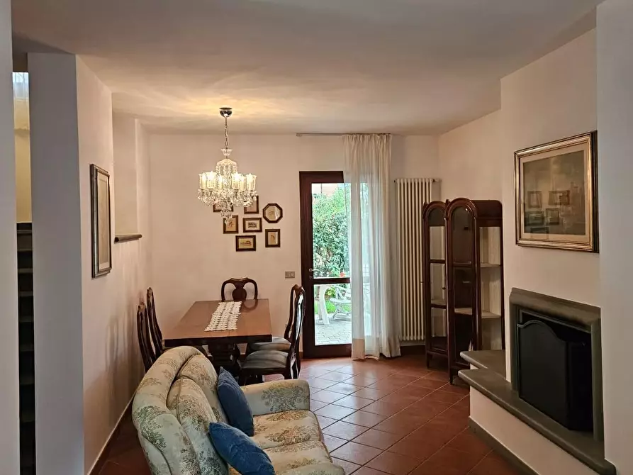 Immagine 2 di Villetta a schiera in affitto  a Cascina