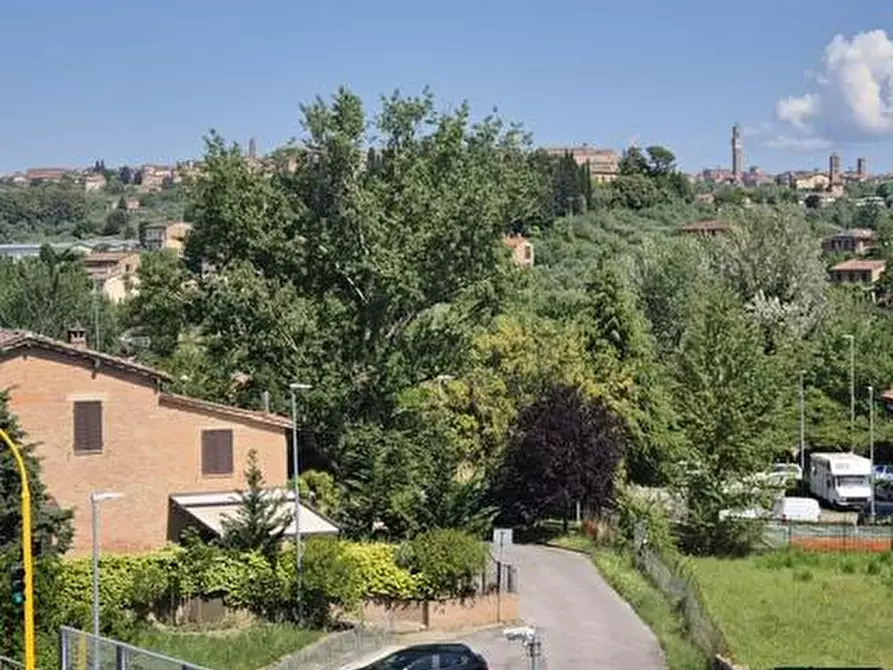 Immagine 31 di Appartamento in vendita  a Siena
