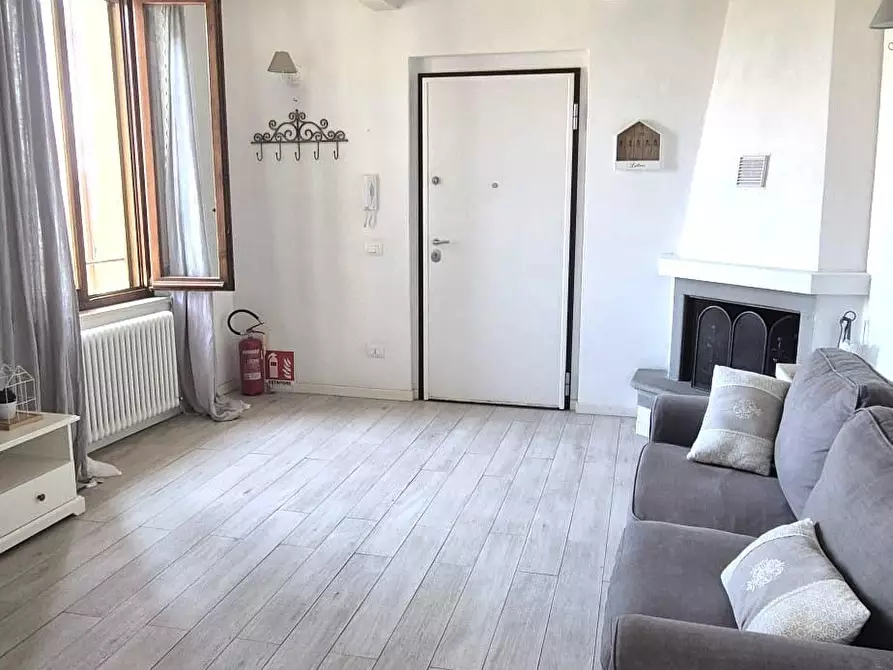 Immagine 14 di Appartamento in vendita  a Siena