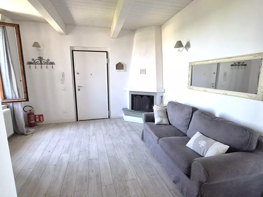 Immagine 10 di Appartamento in vendita  a Siena