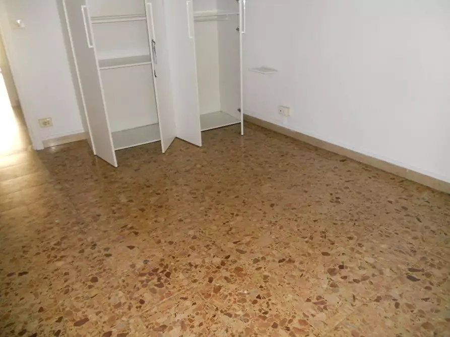 Immagine 7 di Appartamento in vendita  a Viareggio