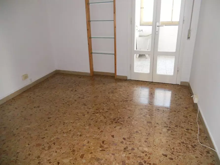 Immagine 5 di Appartamento in vendita  a Viareggio