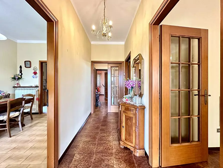 Immagine 6 di Villa in vendita  a Capannori