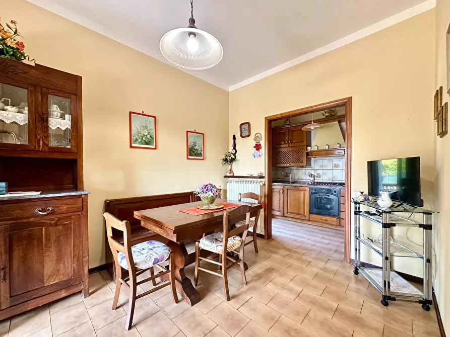 Immagine 11 di Villa in vendita  a Capannori