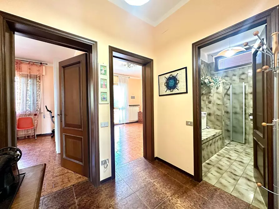 Immagine 16 di Villa in vendita  a Capannori