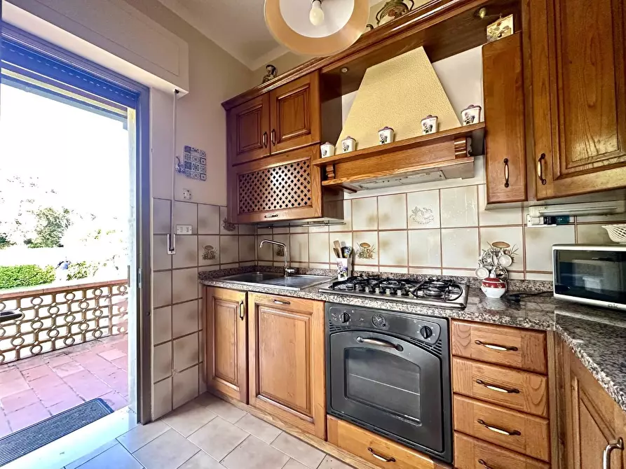 Immagine 14 di Villa in vendita  a Capannori