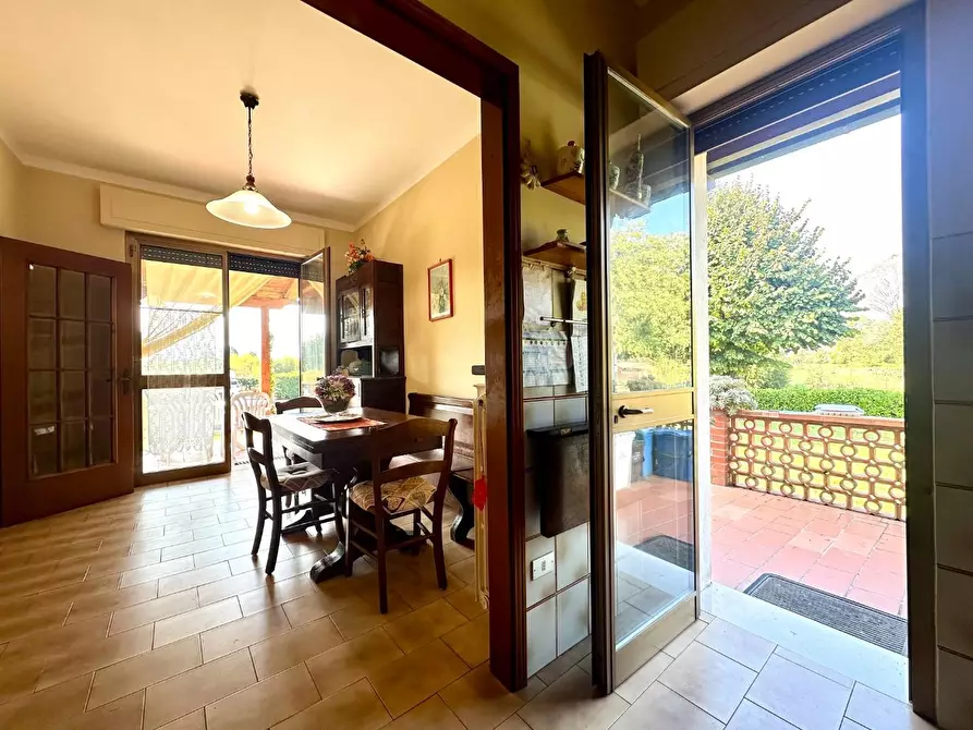 Immagine 15 di Villa in vendita  a Capannori