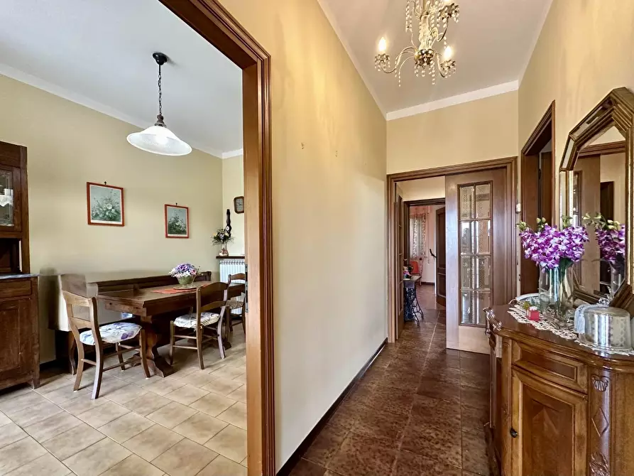 Immagine 10 di Villa in vendita  a Capannori