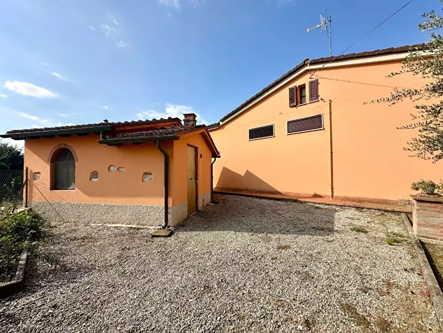 Immagine 27 di Villa in vendita  a Capannori