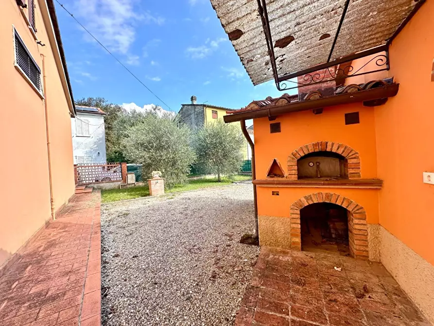 Immagine 28 di Villa in vendita  a Capannori