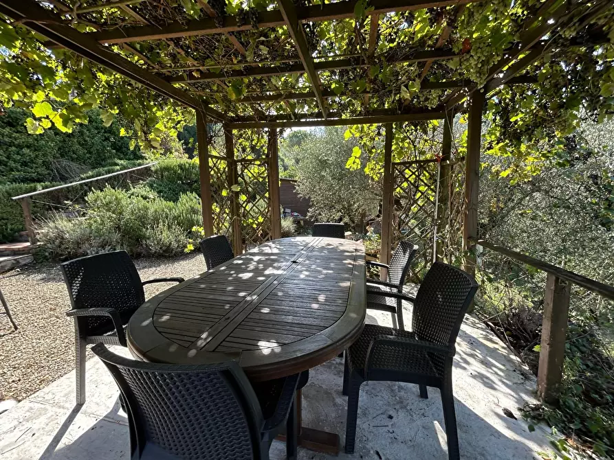 Immagine 42 di Casa colonica in vendita  a Carmignano