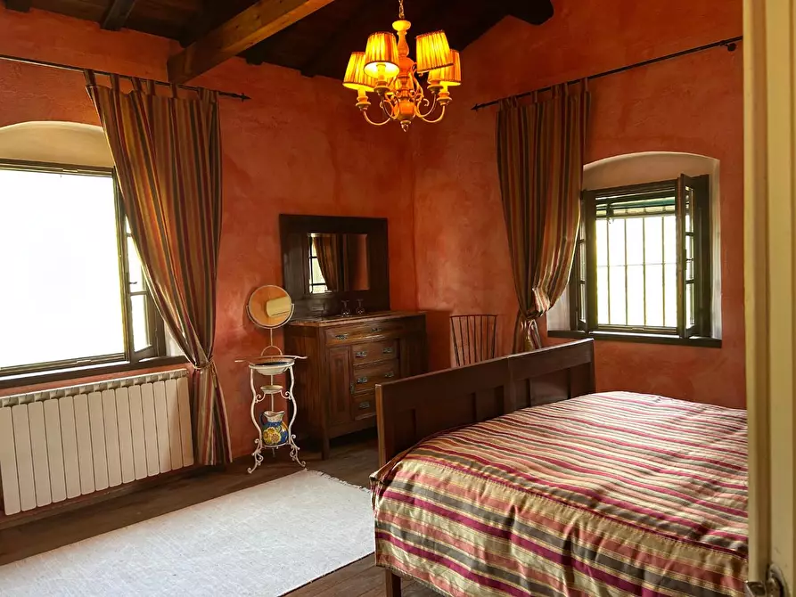 Immagine 12 di Casa colonica in vendita  a Carmignano