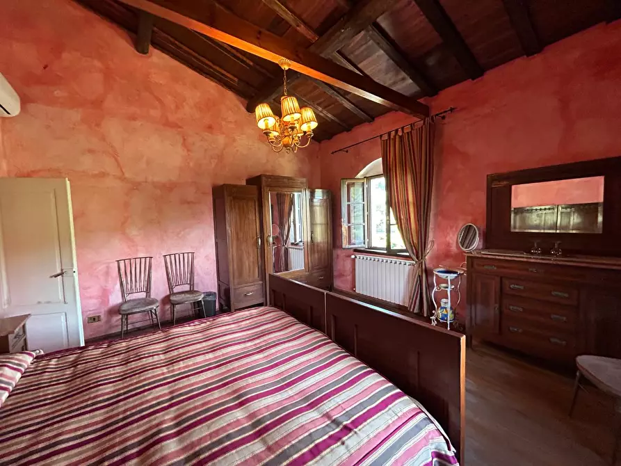 Immagine 13 di Casa colonica in vendita  a Carmignano