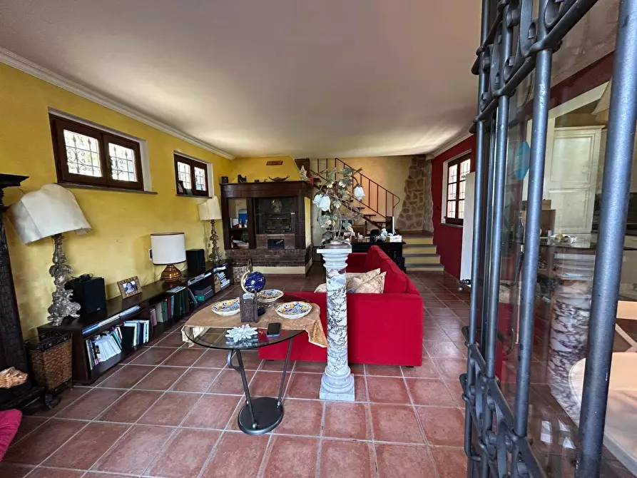 Immagine 48 di Casa colonica in vendita  a Carmignano