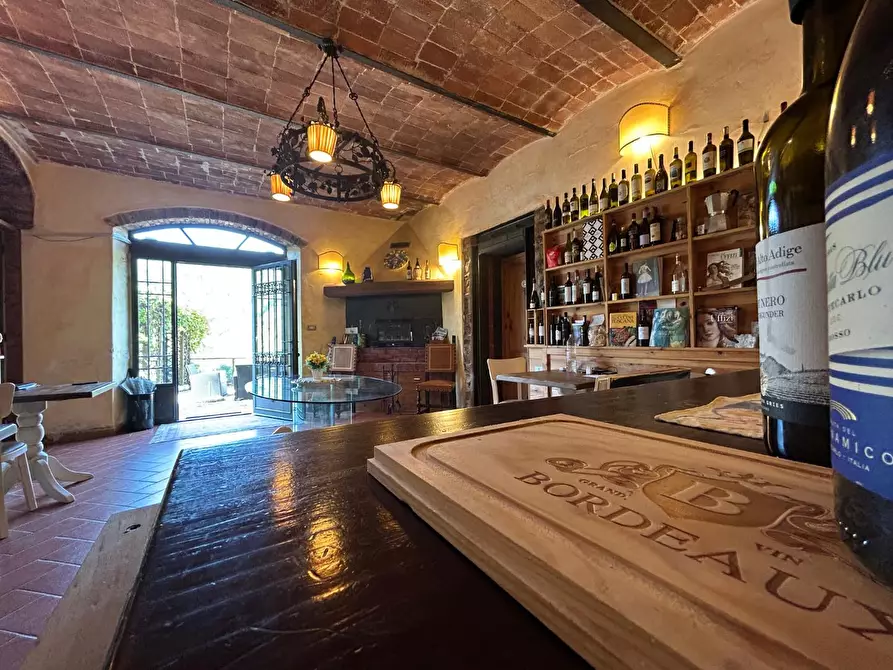 Immagine 34 di Casa colonica in vendita  a Carmignano