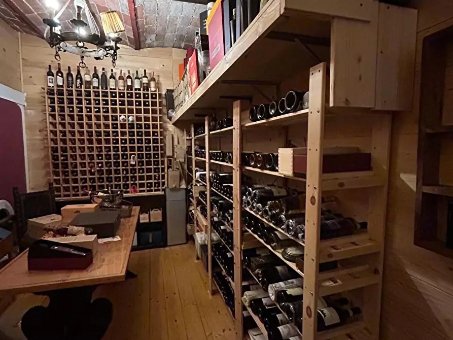 Immagine 28 di Casa colonica in vendita  a Carmignano