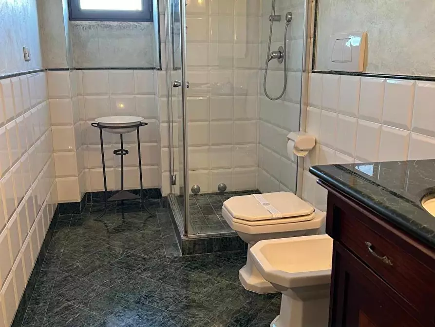 Immagine 10 di Casa colonica in vendita  a Carmignano