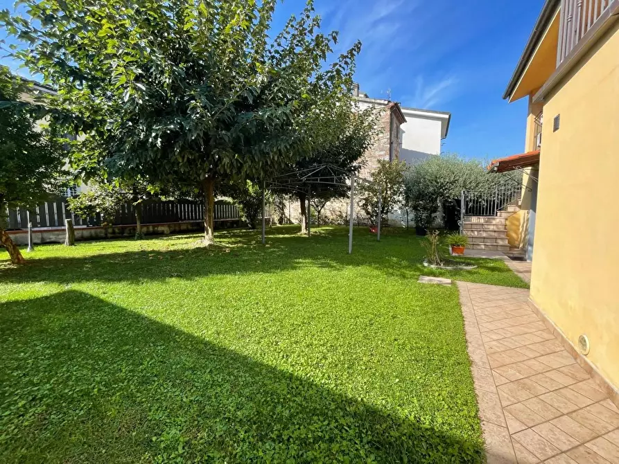 Immagine 28 di Casa indipendente in vendita  a Lucca