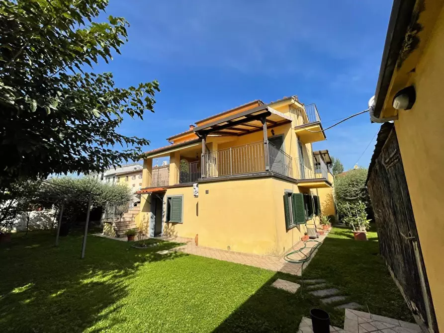 Immagine 9 di Casa indipendente in vendita  a Lucca