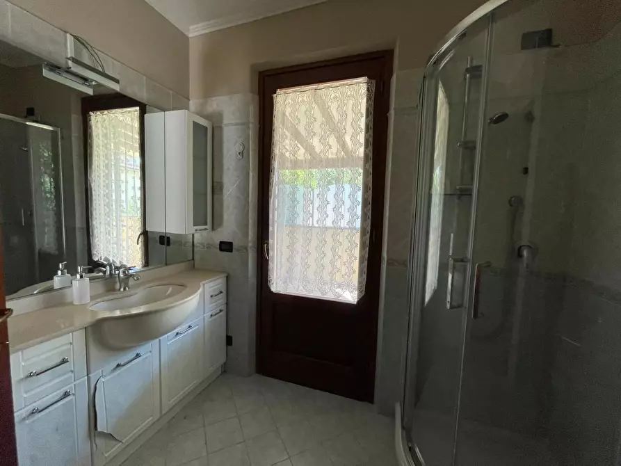 Immagine 10 di Casa indipendente in vendita  a Lucca