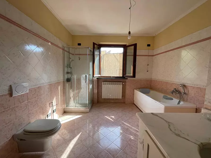 Immagine 5 di Casa indipendente in vendita  a Lucca