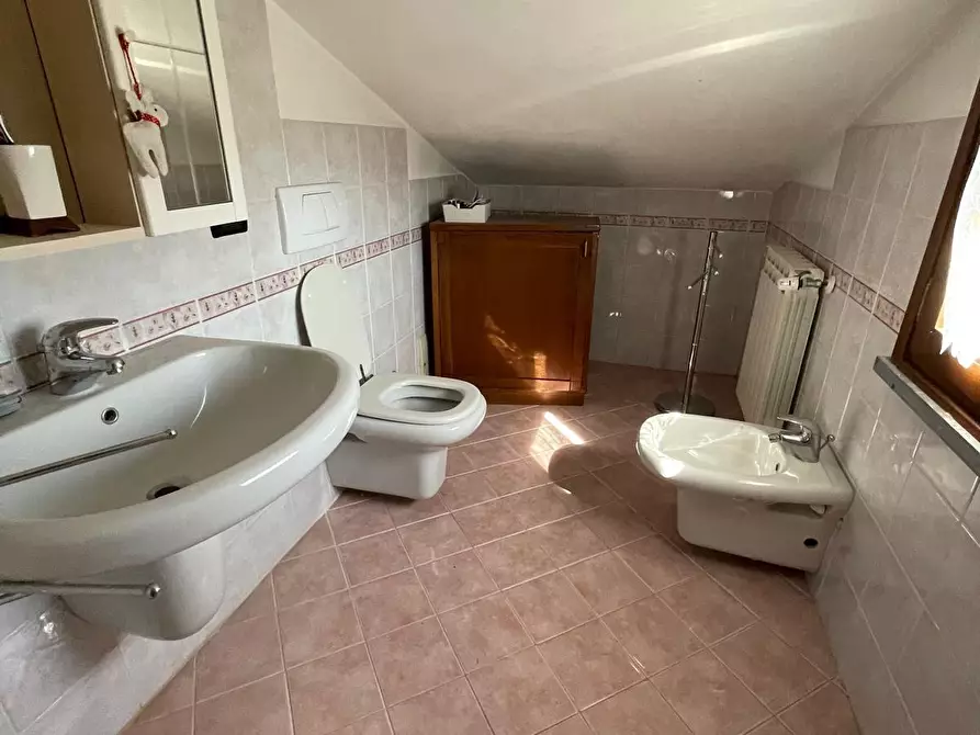 Immagine 12 di Casa indipendente in vendita  a Lucca