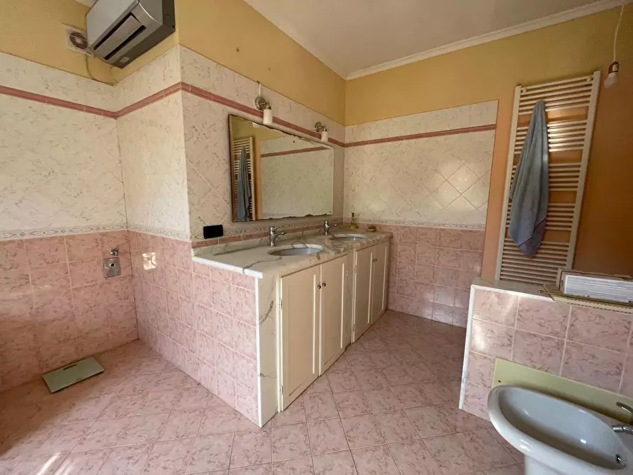 Immagine 38 di Casa indipendente in vendita  a Lucca