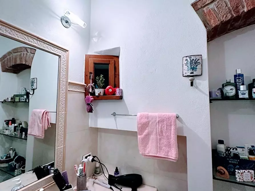 Immagine 15 di Appartamento in vendita  a Suvereto