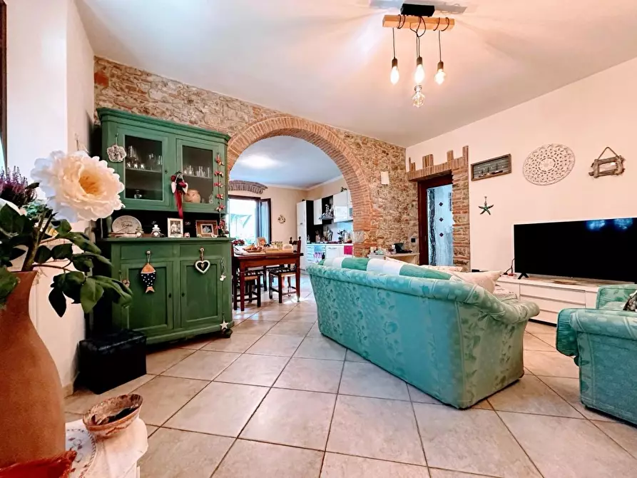 Immagine 2 di Appartamento in vendita  a Suvereto