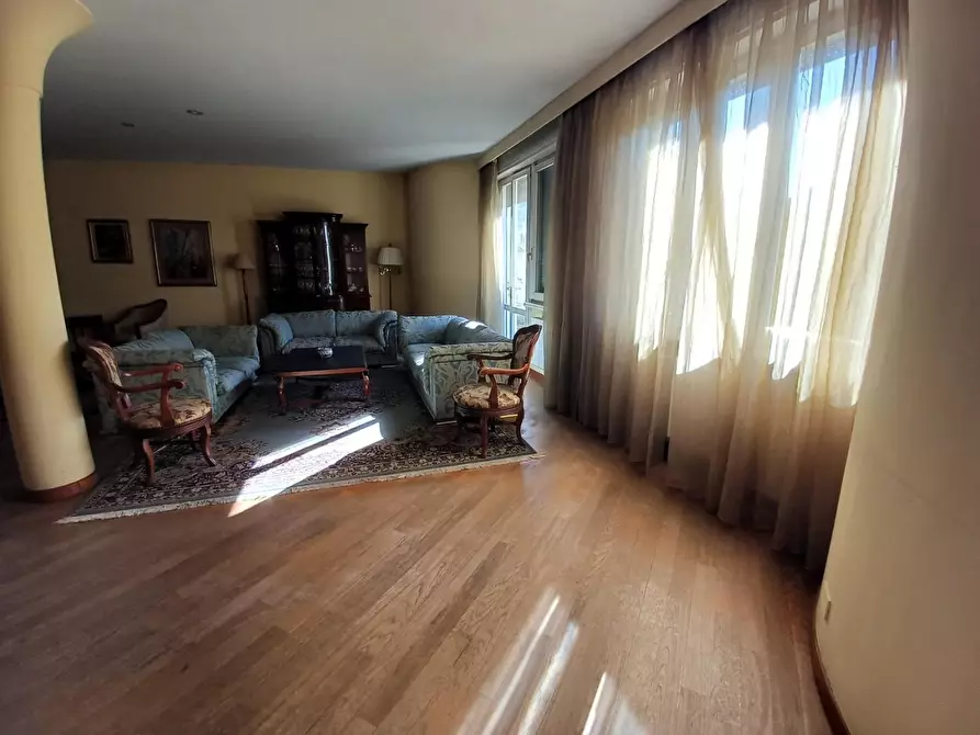 Immagine 5 di Villa in vendita  a Empoli