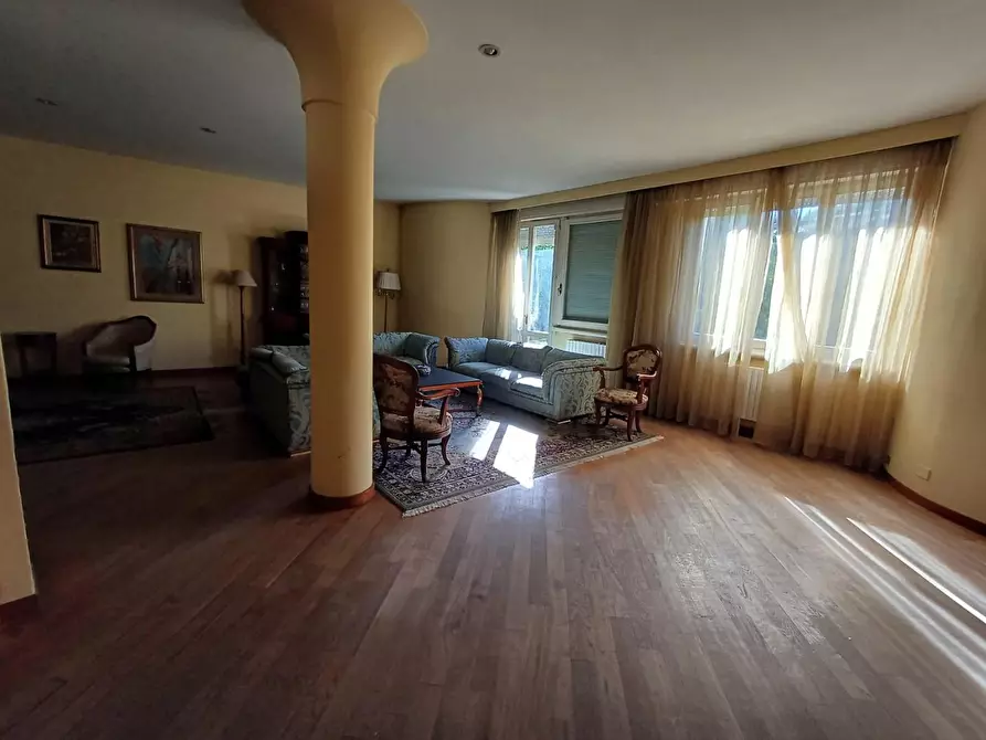 Immagine 3 di Villa in vendita  a Empoli