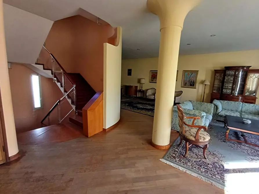 Immagine 4 di Villa in vendita  a Empoli