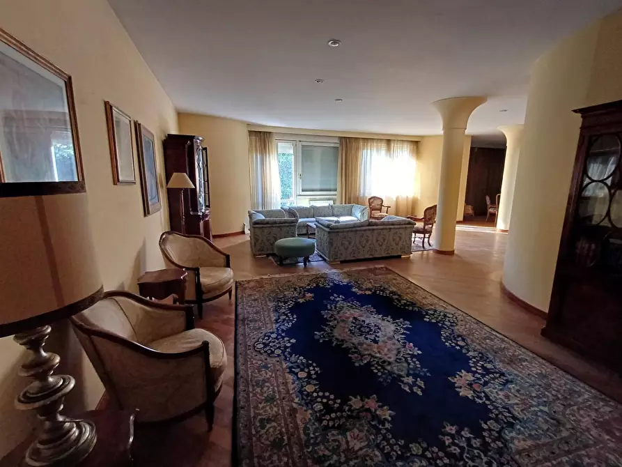 Immagine 2 di Villa in vendita  a Empoli