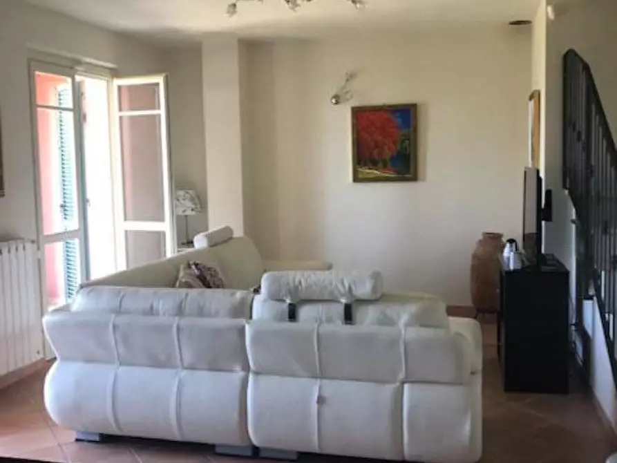 Immagine 1 di Casa quadrifamiliare in vendita  a Castelnuovo Magra