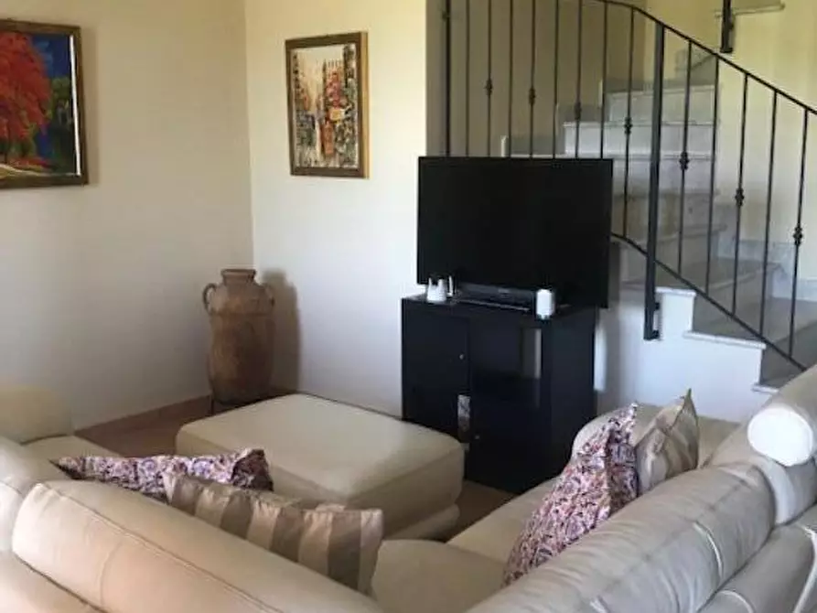 Immagine 2 di Casa quadrifamiliare in vendita  a Castelnuovo Magra