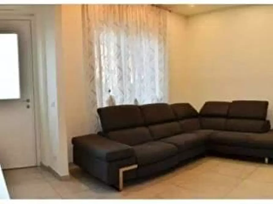 Immagine 1 di Villetta a schiera in vendita  a Viareggio