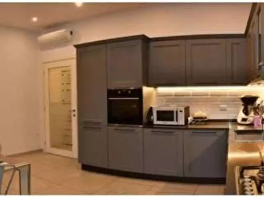 Immagine 10 di Villetta a schiera in vendita  a Viareggio