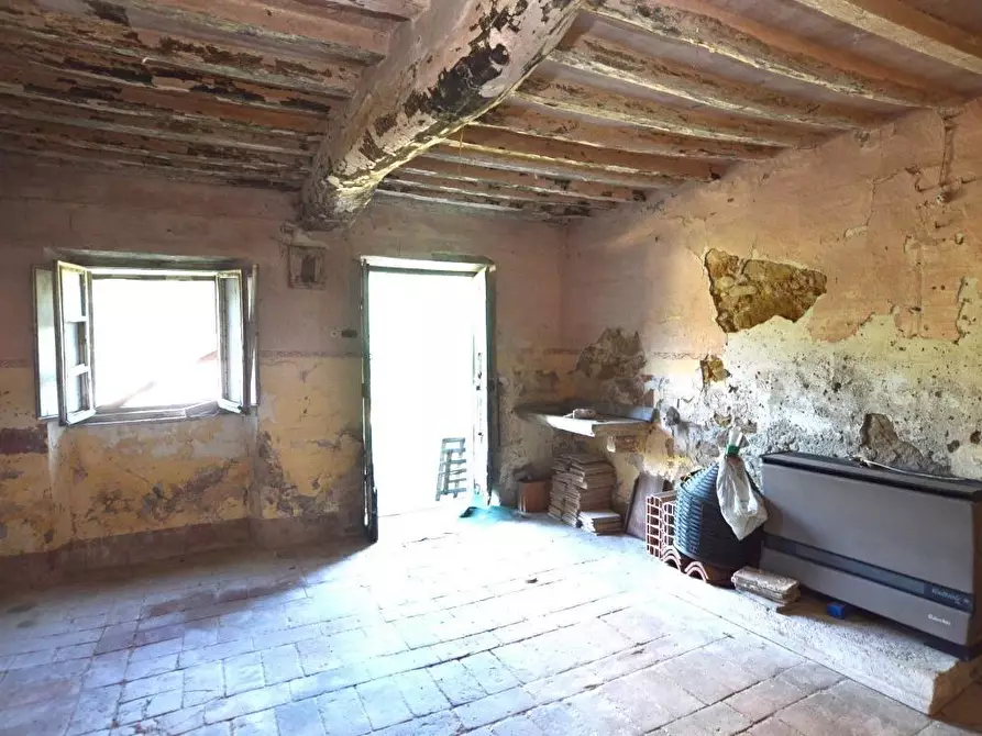 Immagine 18 di Porzione di casa in vendita  a Lucca