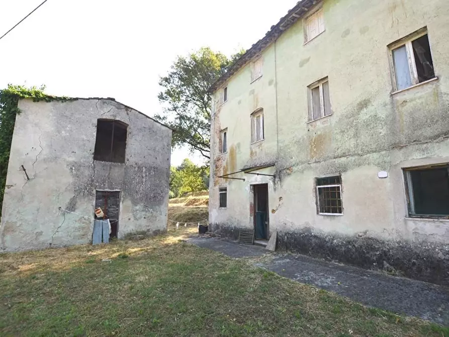 Immagine 2 di Porzione di casa in vendita  a Lucca