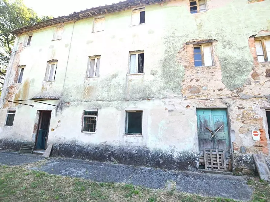 Immagine 1 di Porzione di casa in vendita  a Lucca