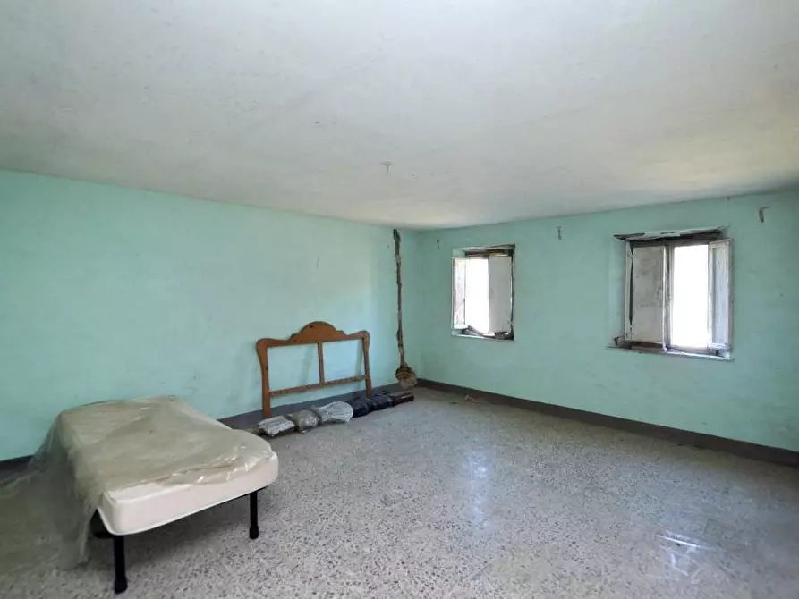 Immagine 11 di Porzione di casa in vendita  a Lucca