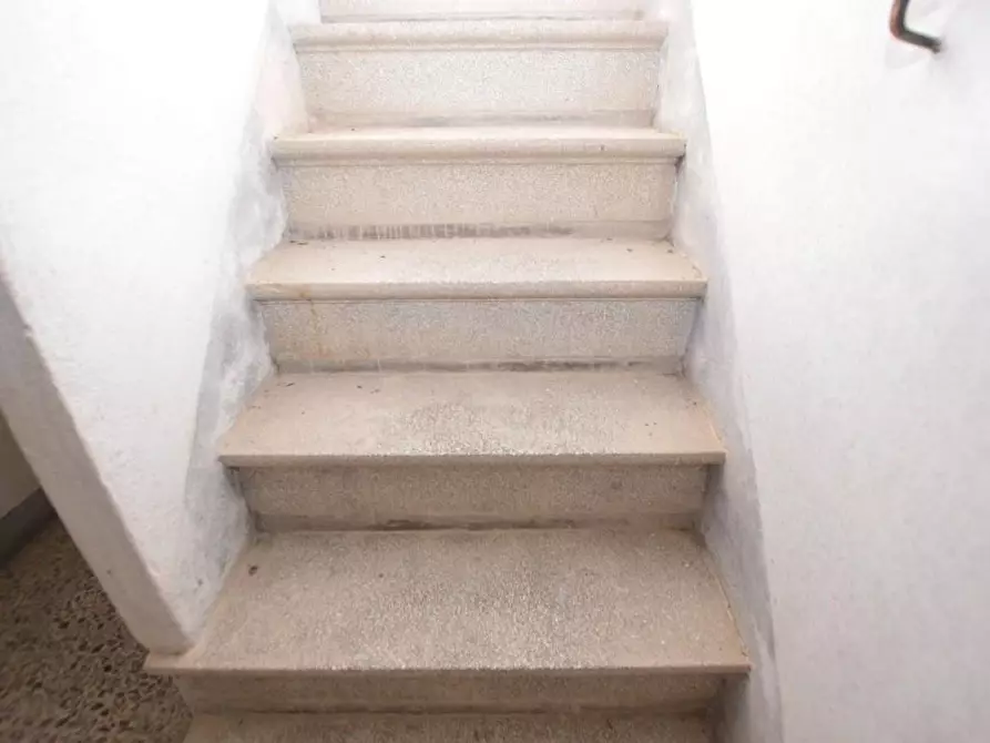 Immagine 12 di Porzione di casa in vendita  a Lucca