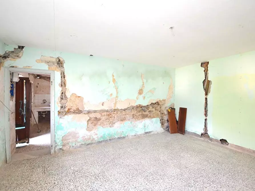 Immagine 7 di Porzione di casa in vendita  a Lucca