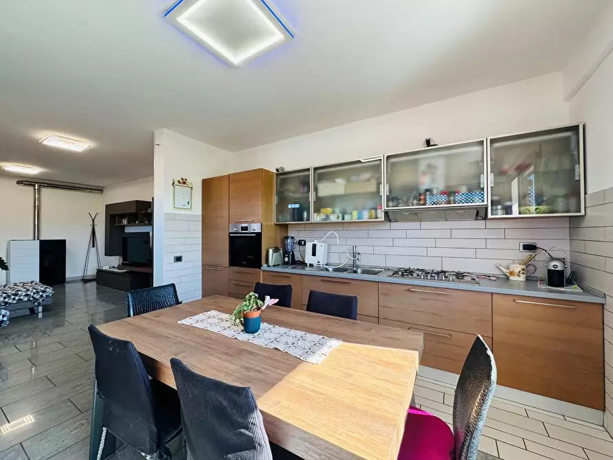 Immagine 38 di Mansarda in vendita  a Viareggio