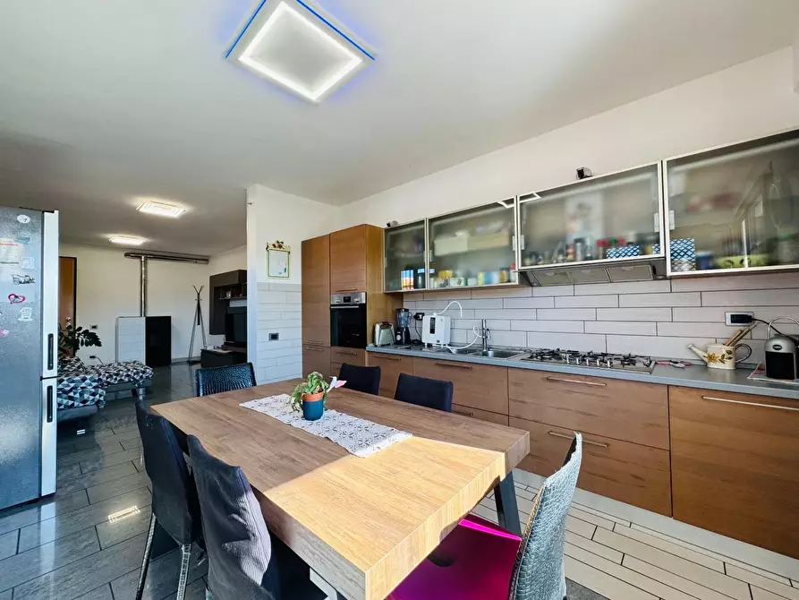 Immagine 11 di Mansarda in vendita  a Viareggio