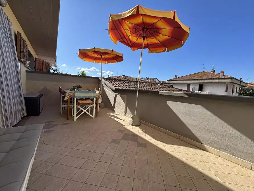 Immagine 34 di Mansarda in vendita  a Viareggio