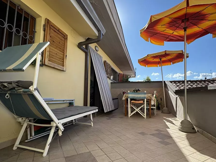 Immagine 49 di Mansarda in vendita  a Viareggio