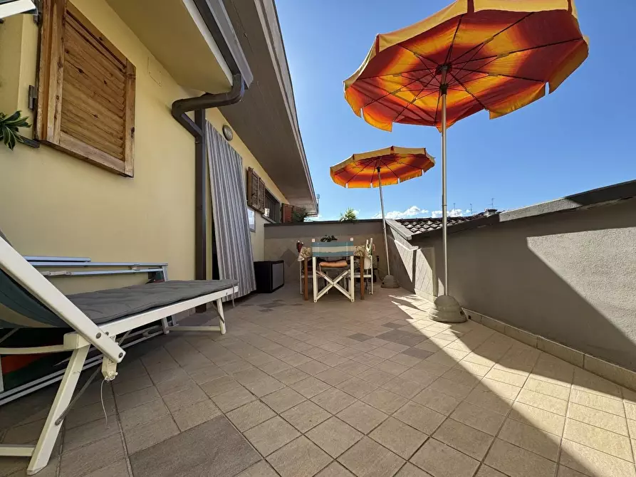 Immagine 22 di Mansarda in vendita  a Viareggio