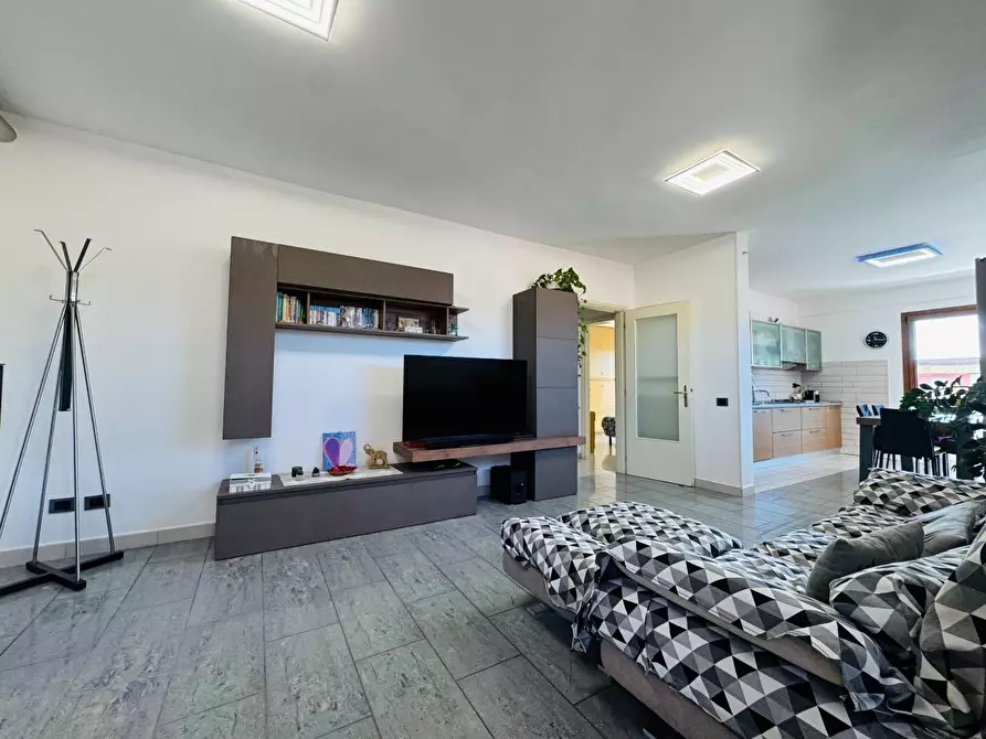 Immagine 44 di Mansarda in vendita  a Viareggio