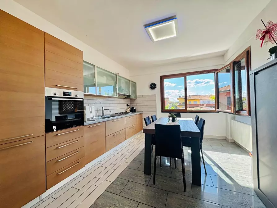 Immagine 9 di Mansarda in vendita  a Viareggio